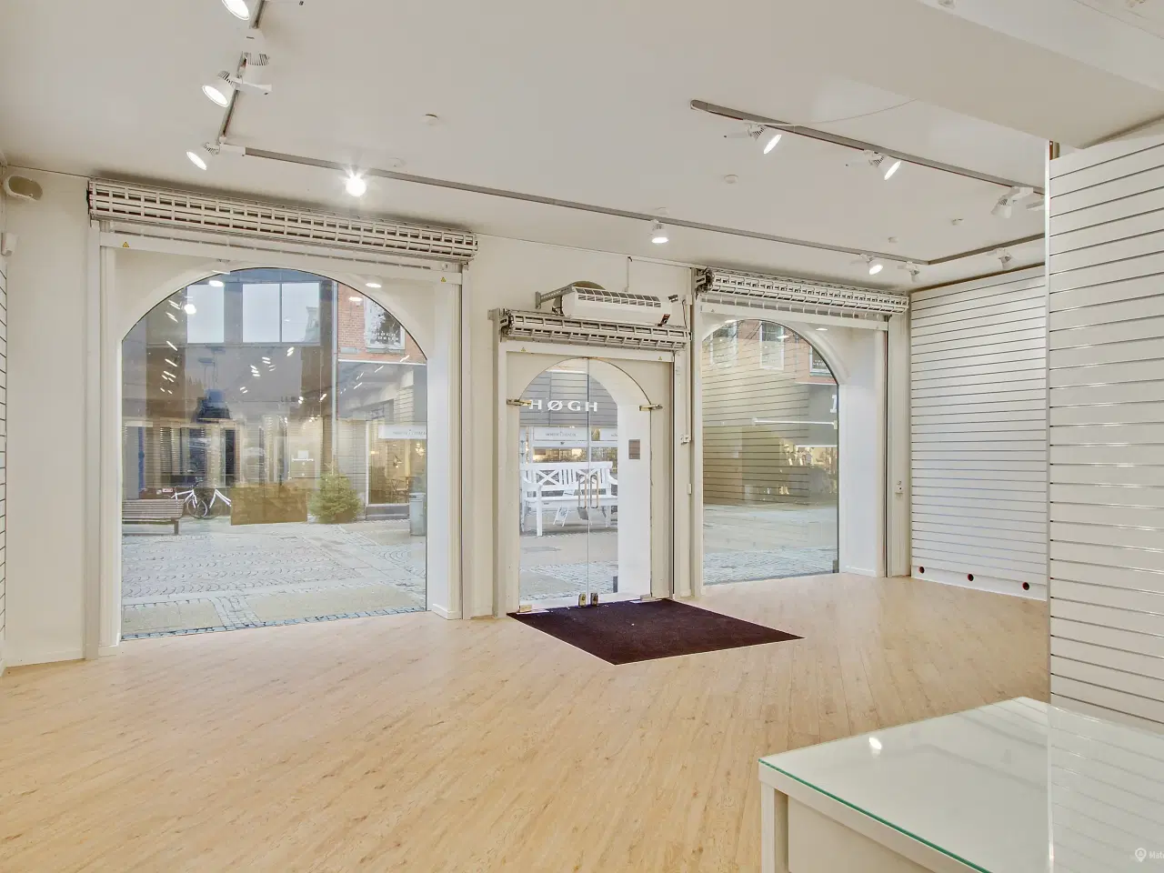 Billede 2 - Stor butik i gågaden ved Springvandspladsen