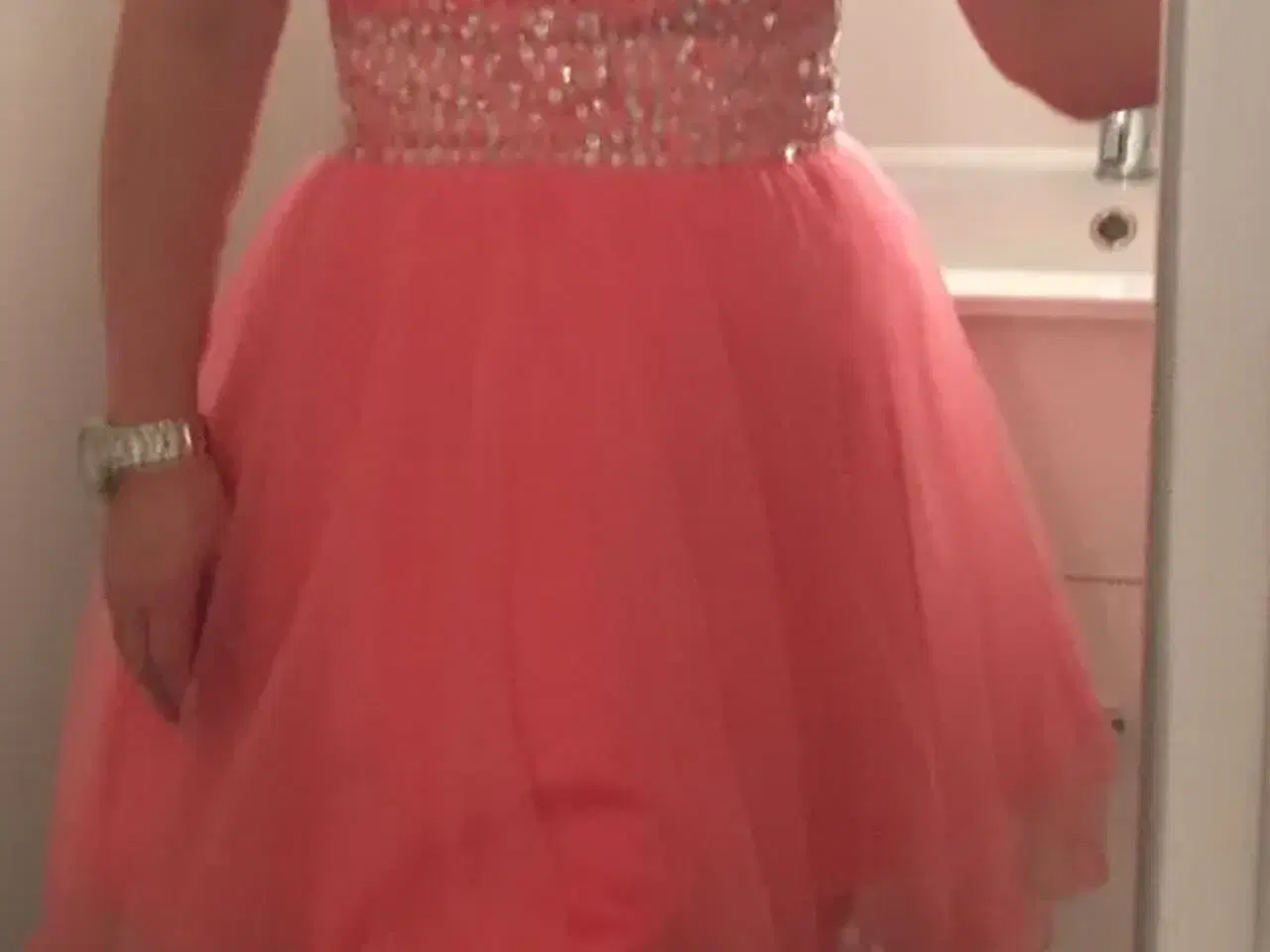 Billede 1 - Smuk lyserød kjole