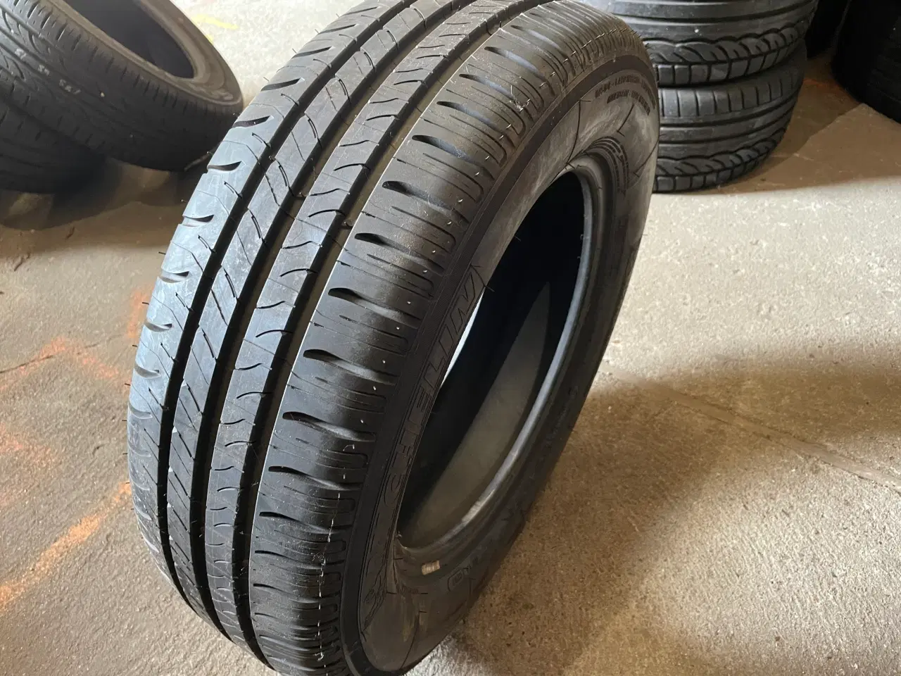 Billede 2 - 15 Michelin 195/65/15 Ref.J68 sommer