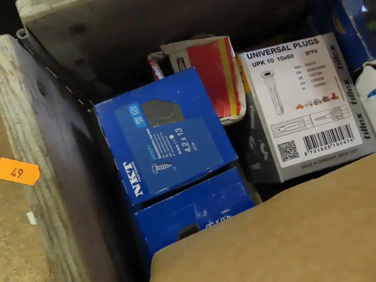Billede 12 - Palle med div. Beslag og skruer