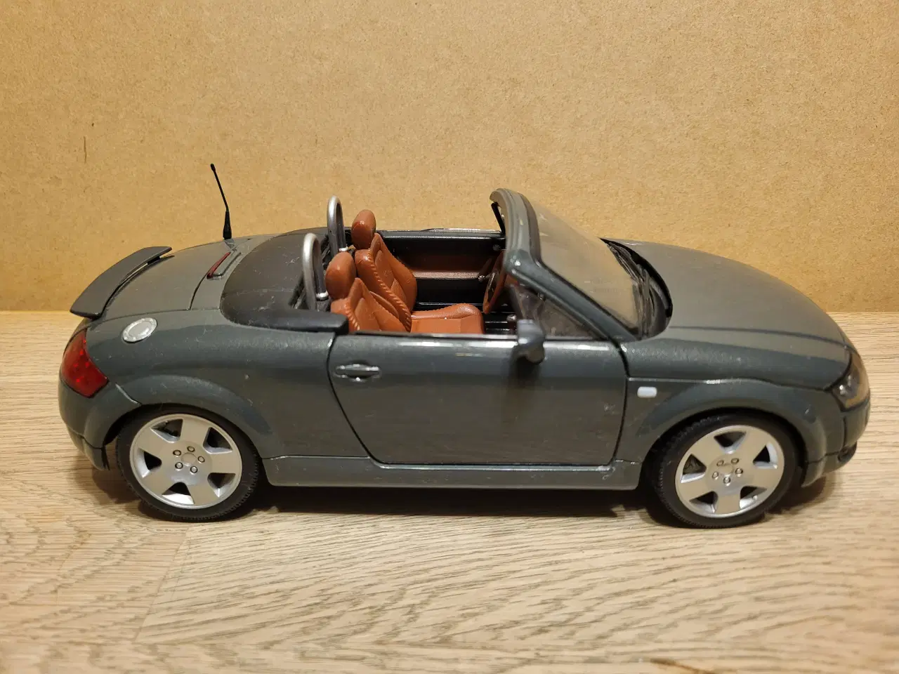 Billede 2 - Modelbil. Audi TT Roadster 3,2 v6 (2001) Skala 1/1