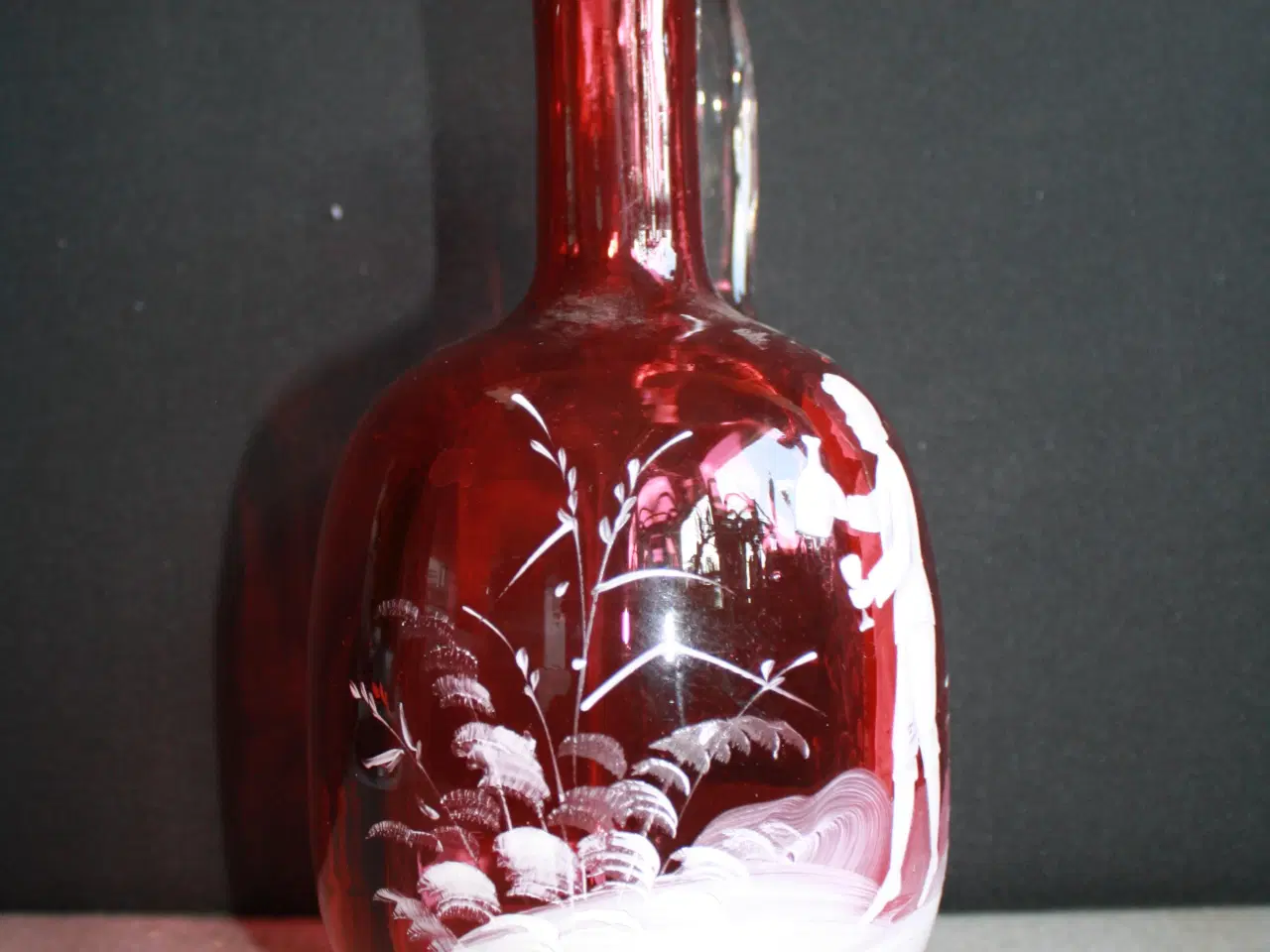 Billede 2 - Vinkande af rødt glas