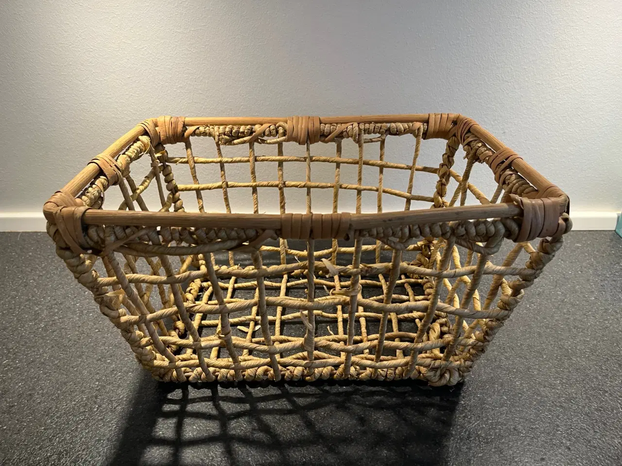 Billede 2 - Robust fletkurv til opbevaring – perfekt til det m