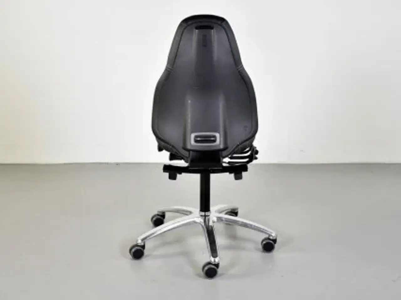 Billede 3 - Rh mereo 220 kontorstol med sort læder og blank fod