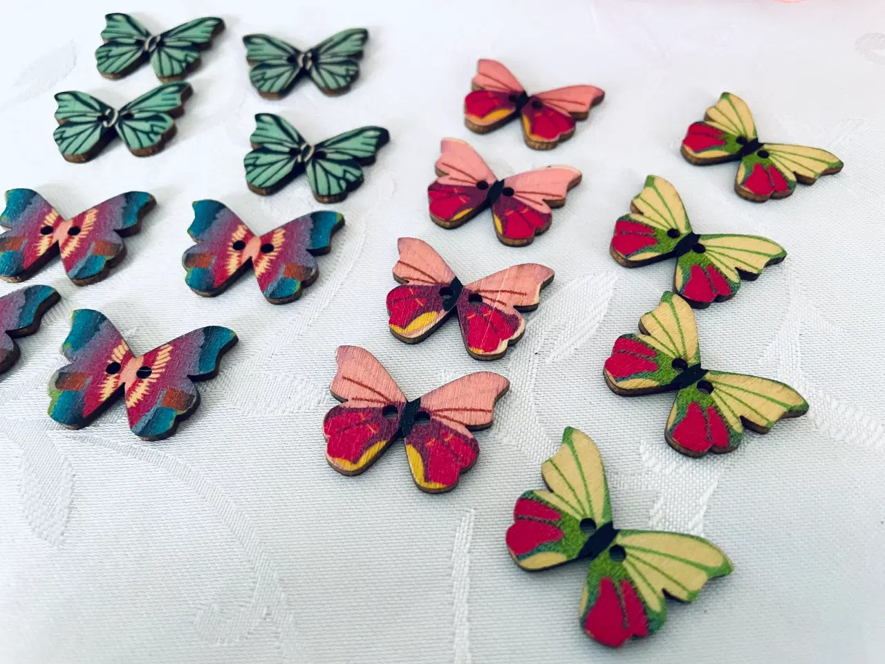 Billede 3 - Sommerfugle knapper i træ