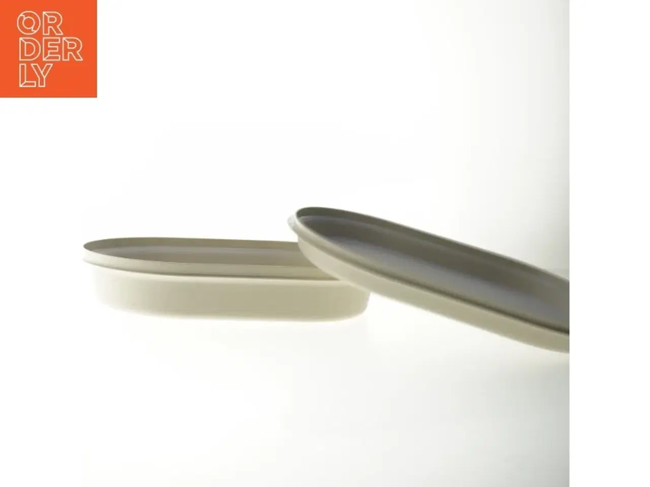 Billede 2 - Plastik madkasse med låg fra Tupperware (str. 32 cm)