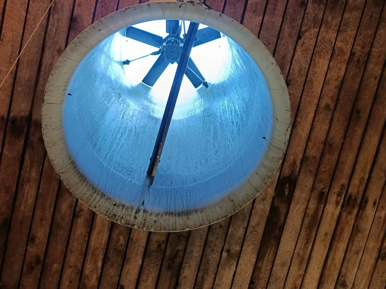 Billede 2 - - - - Ventilations rør, ventilations motor og styring 4 stk.