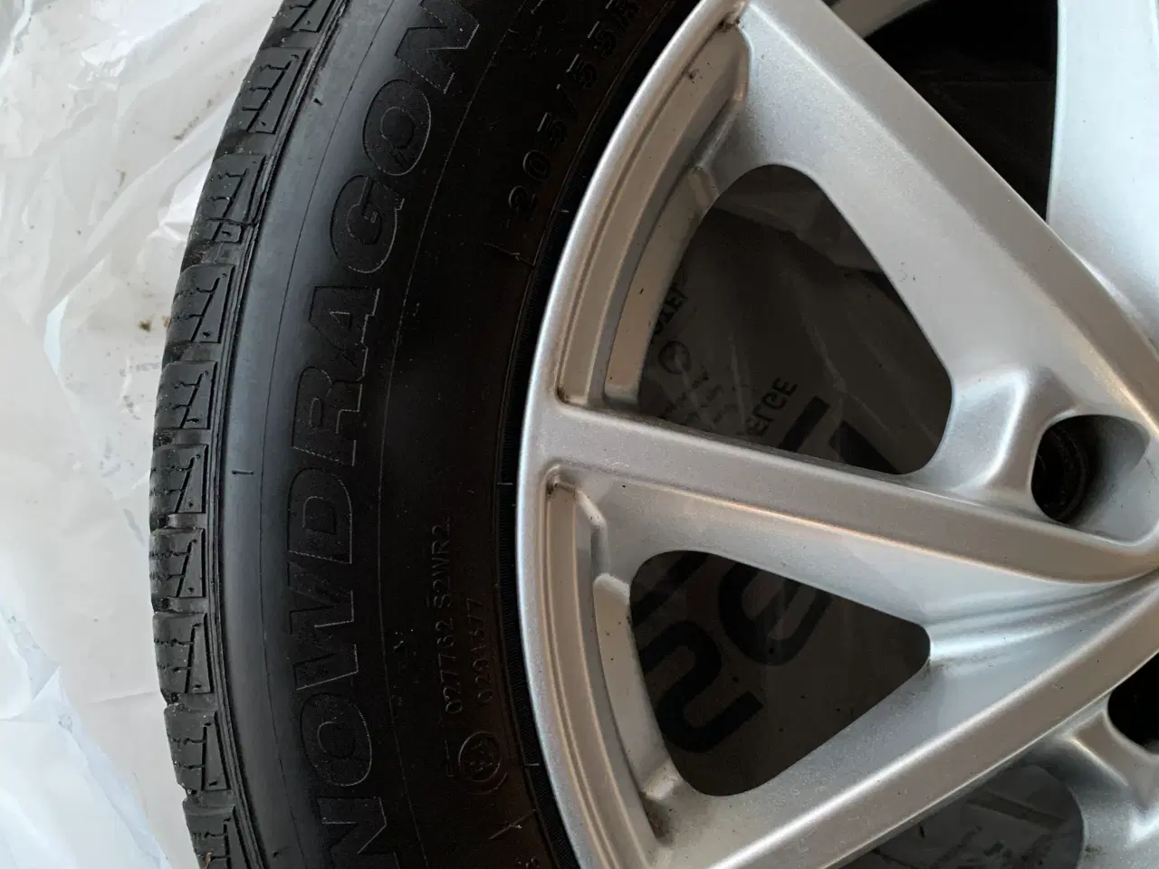 Billede 2 - Kia alufælge med vinterdæk