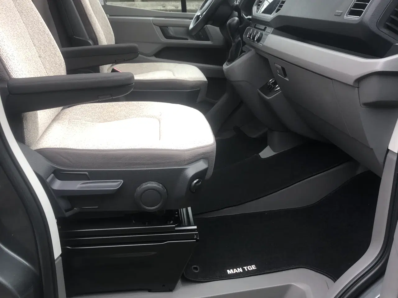 Billede 12 - KNAUS VANSATION TI 640 MEG 13000km