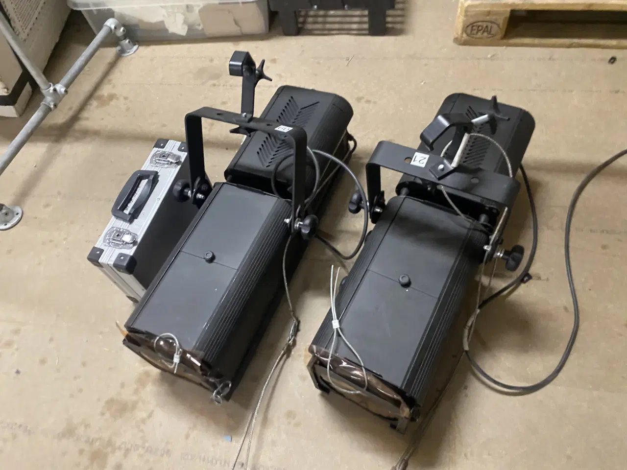 Billede 1 - Profilspot 2 stk. 1.000W