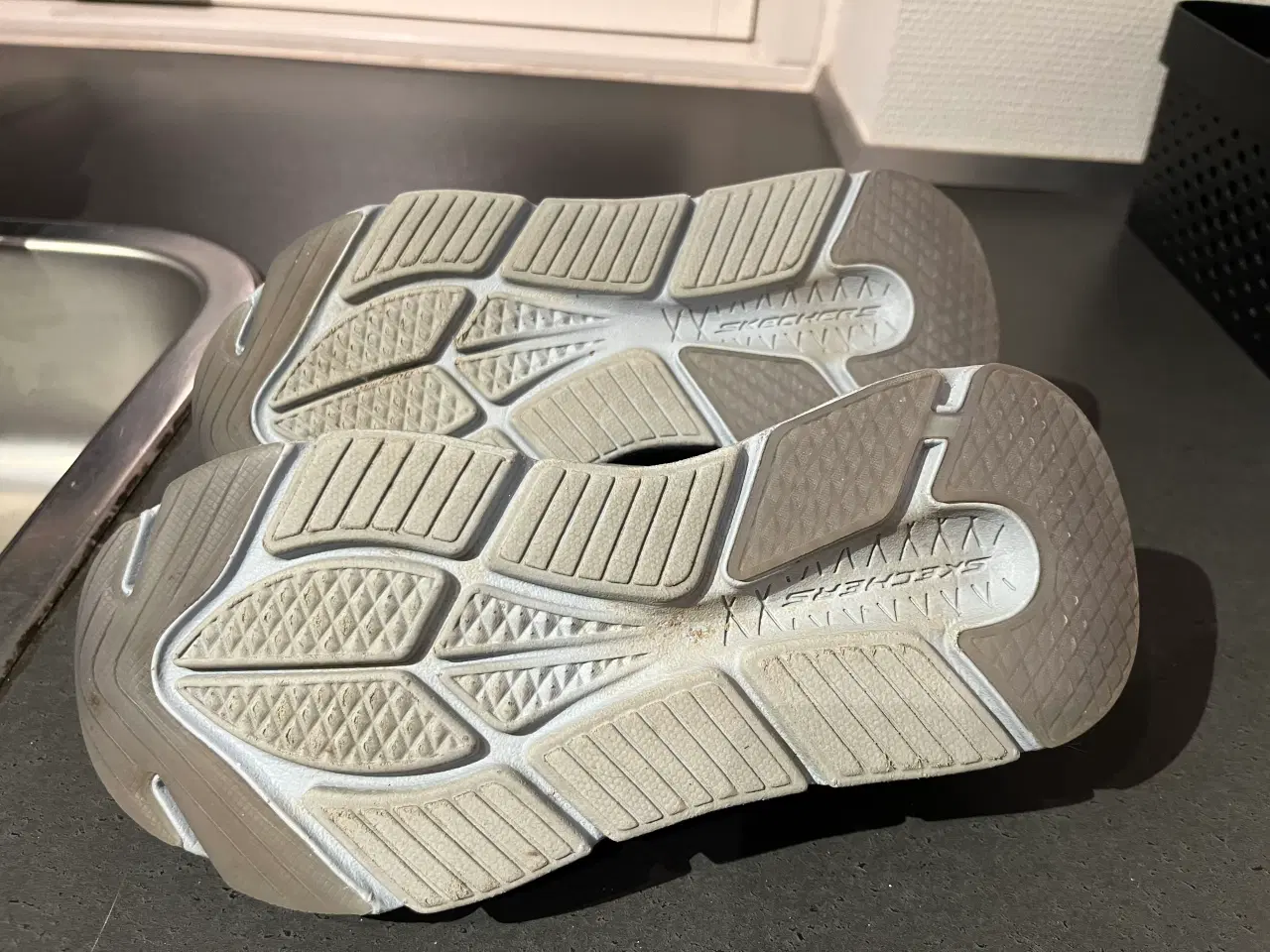 Billede 4 - Skechers sølv str. 36