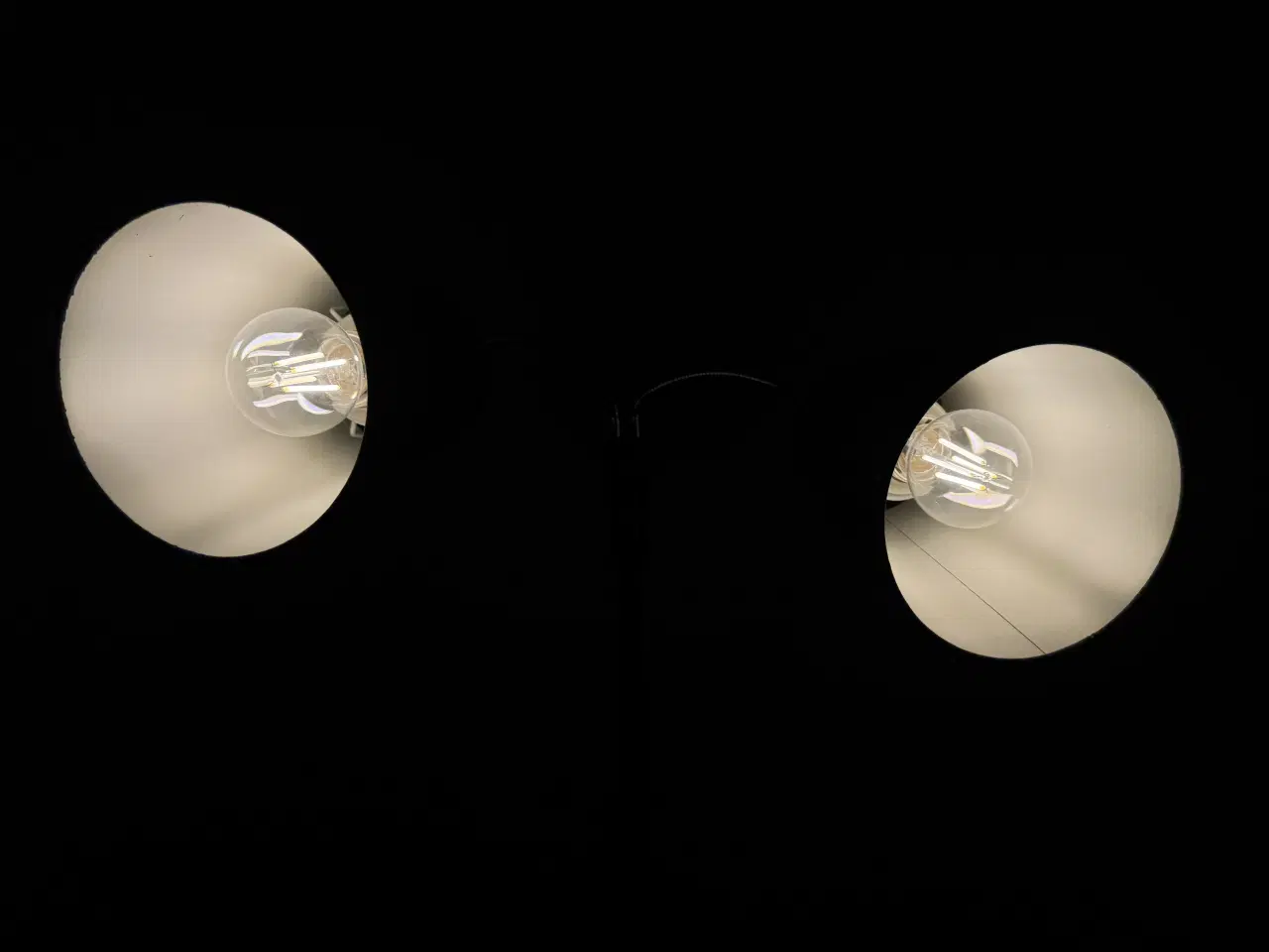 Billede 4 - Sort lampe med 2 pære