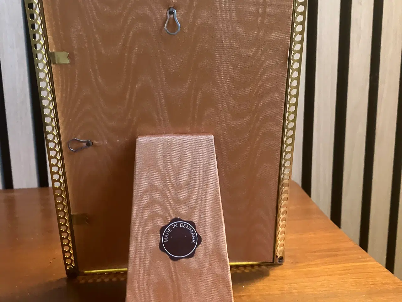 Billede 2 - Billedramme i metal med mønstret kant.