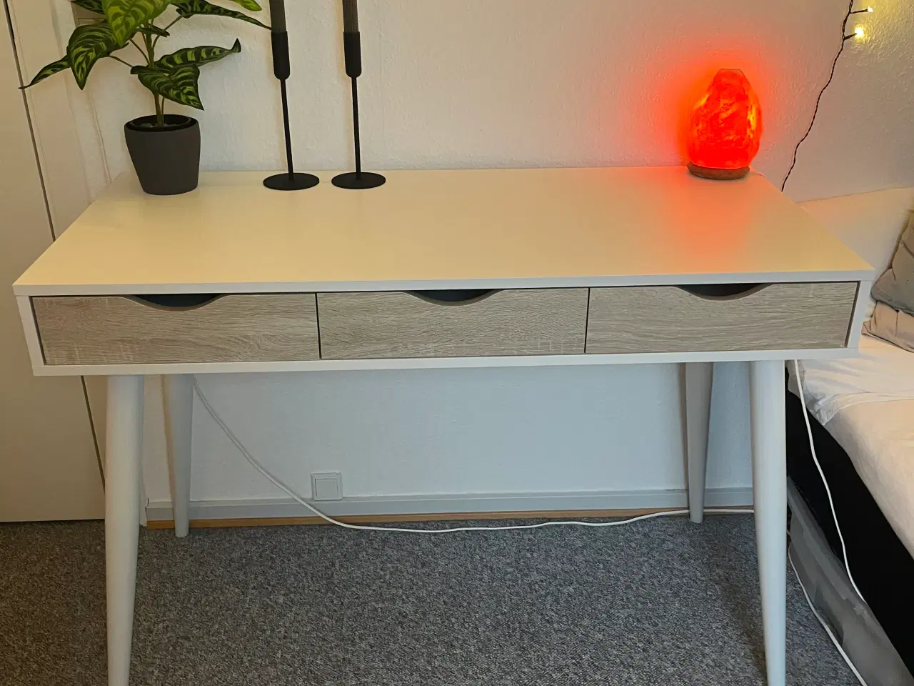 Billede 1 - Skrivebord 