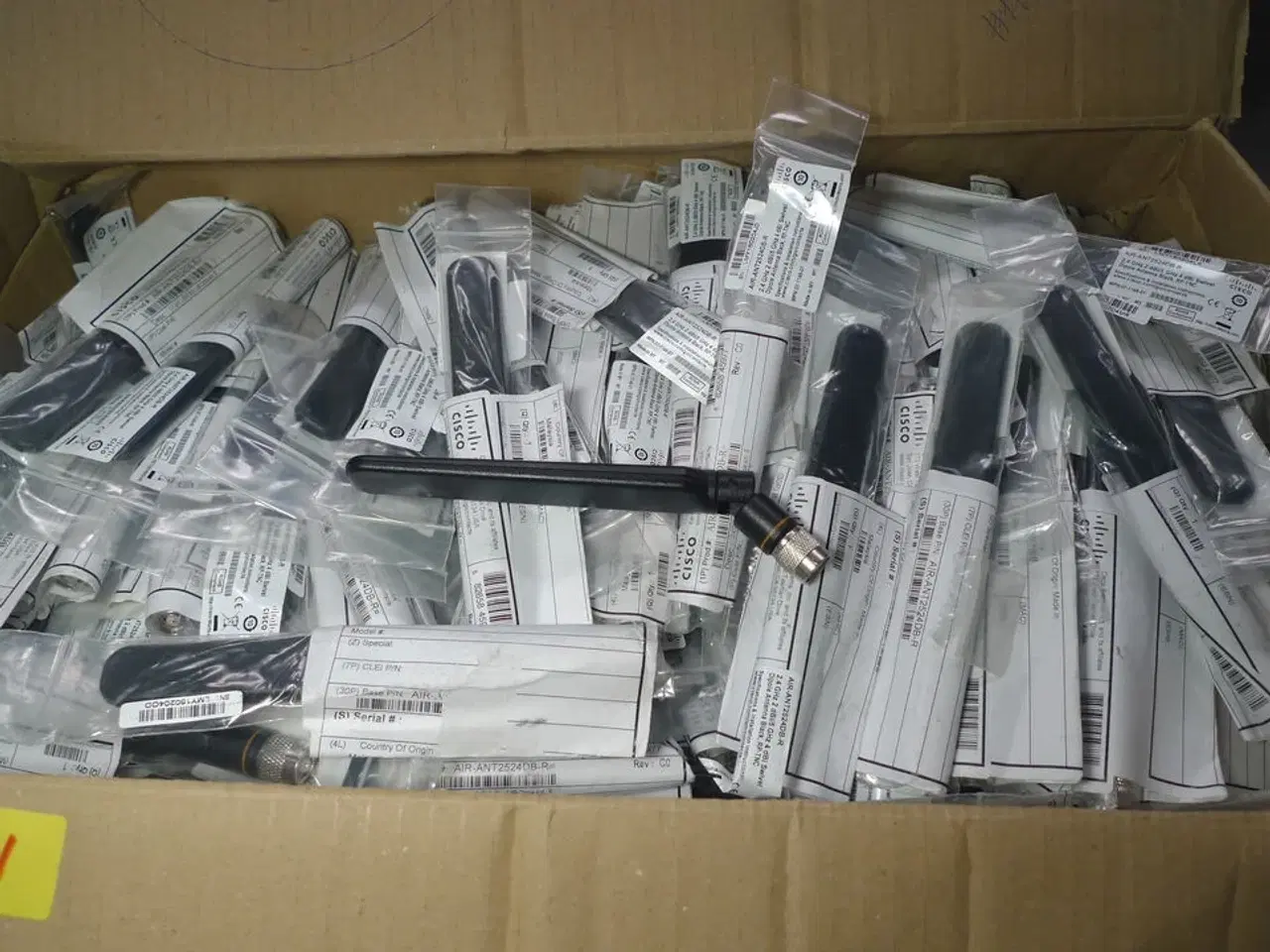 Billede 2 - Ca. 230 stk. Cisco 2,4 GHz/5 GHz Swivel Dipole Antenna