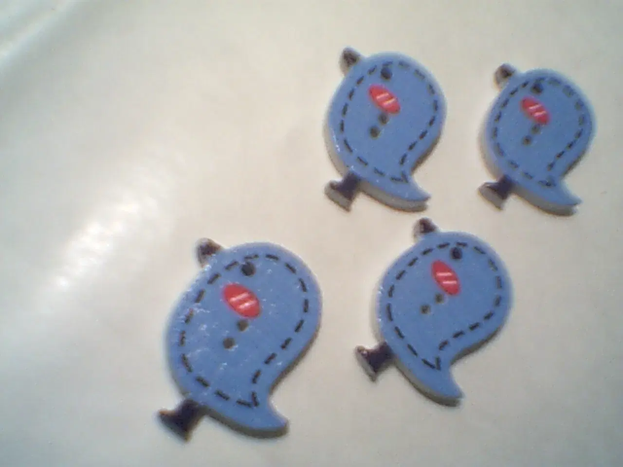 Billede 2 -  knapper til børnetøj