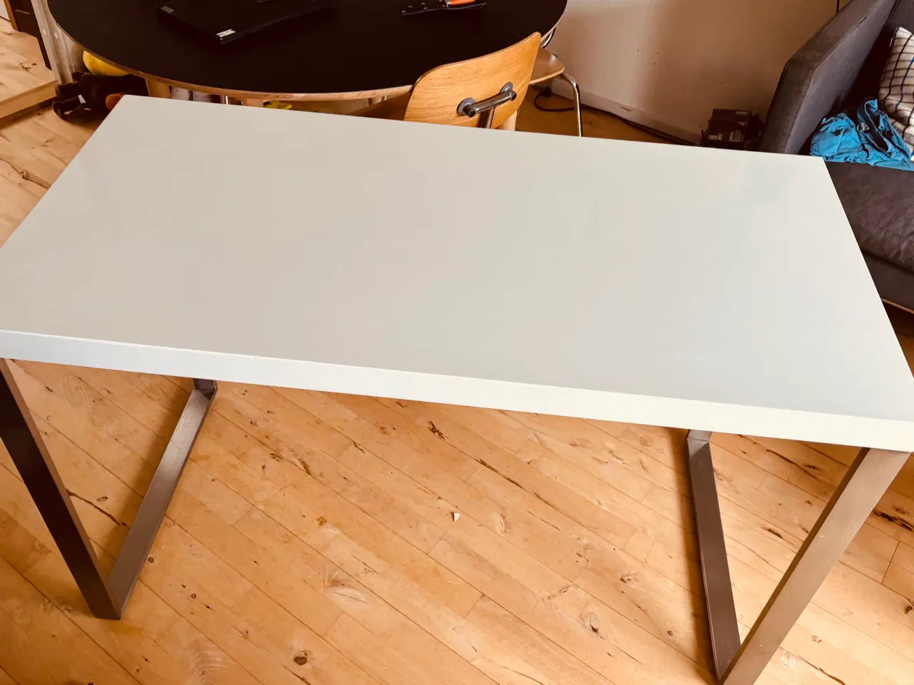 Billede 1 - Bord i let materiale sælges