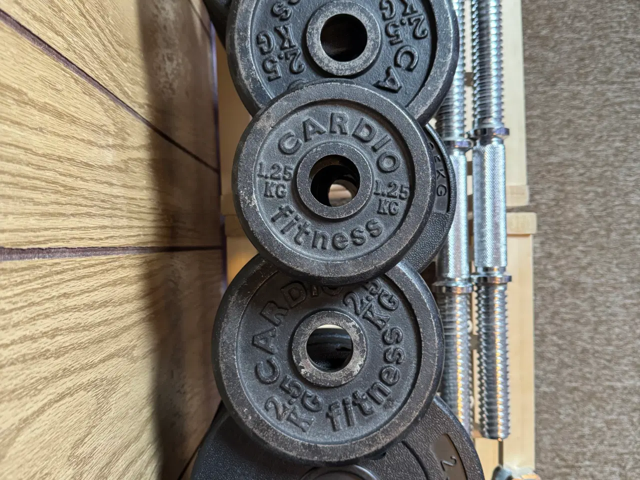 Billede 2 - Håndvægtesæt med tilhørede reoler