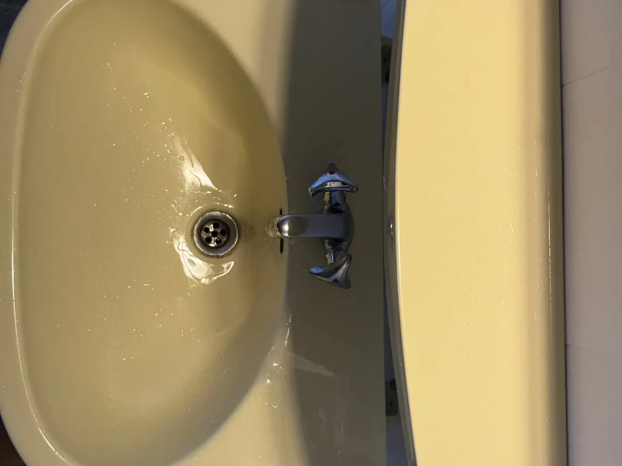 Billede 2 - Retro håndvask, hylde og toilet 