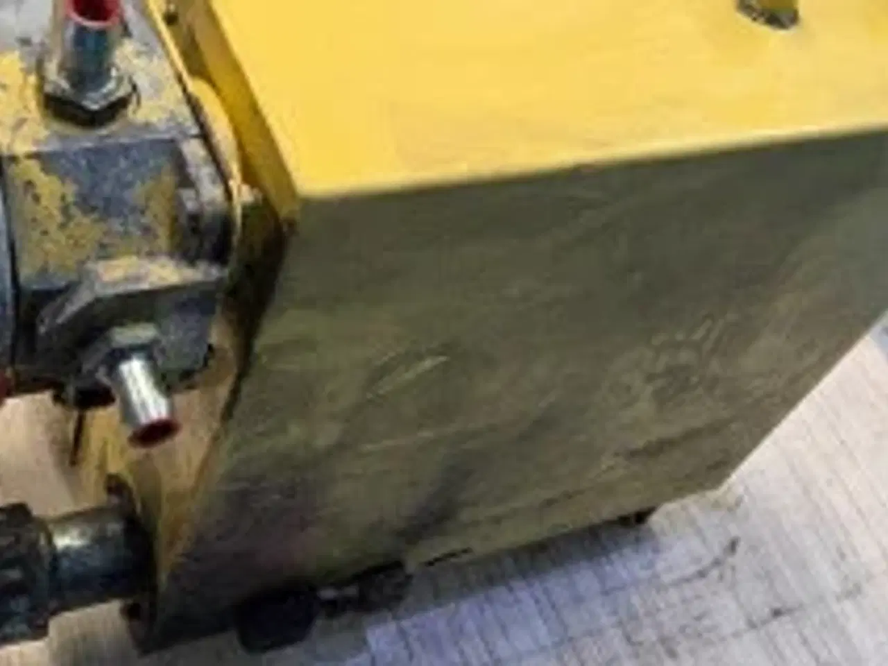 Billede 6 - New  Holland TX68 Hydrauliktank 84000629