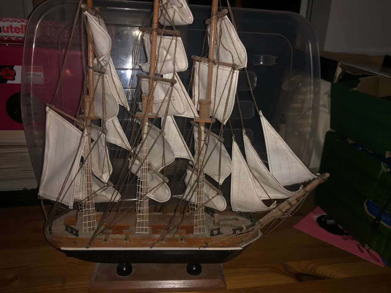 Billede 4 - 2 stk model skibe i træ