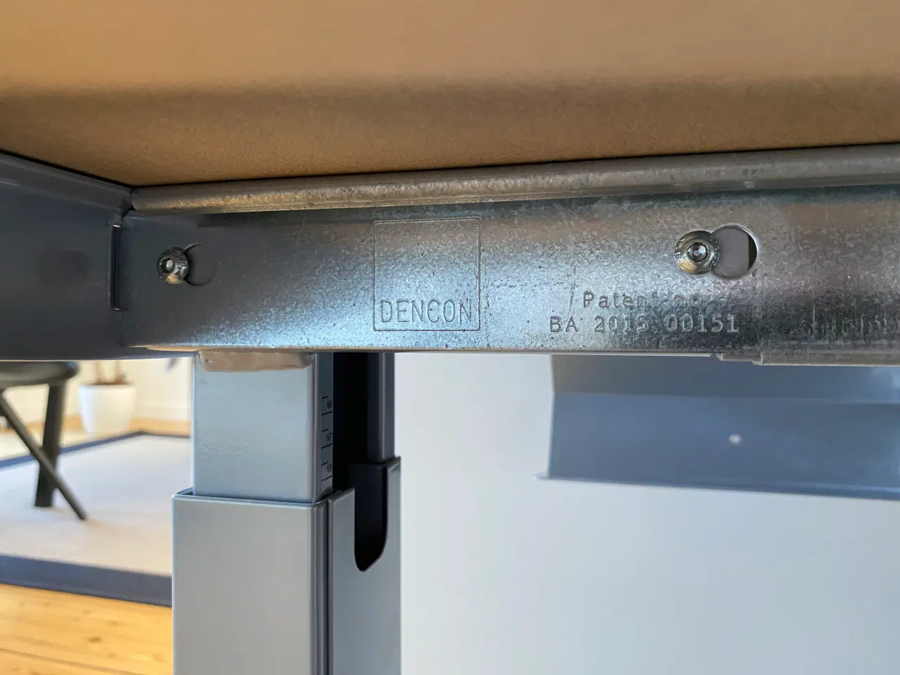 Billede 6 - Dencon Skrivebord 140x80 cm – Justerbar Højde