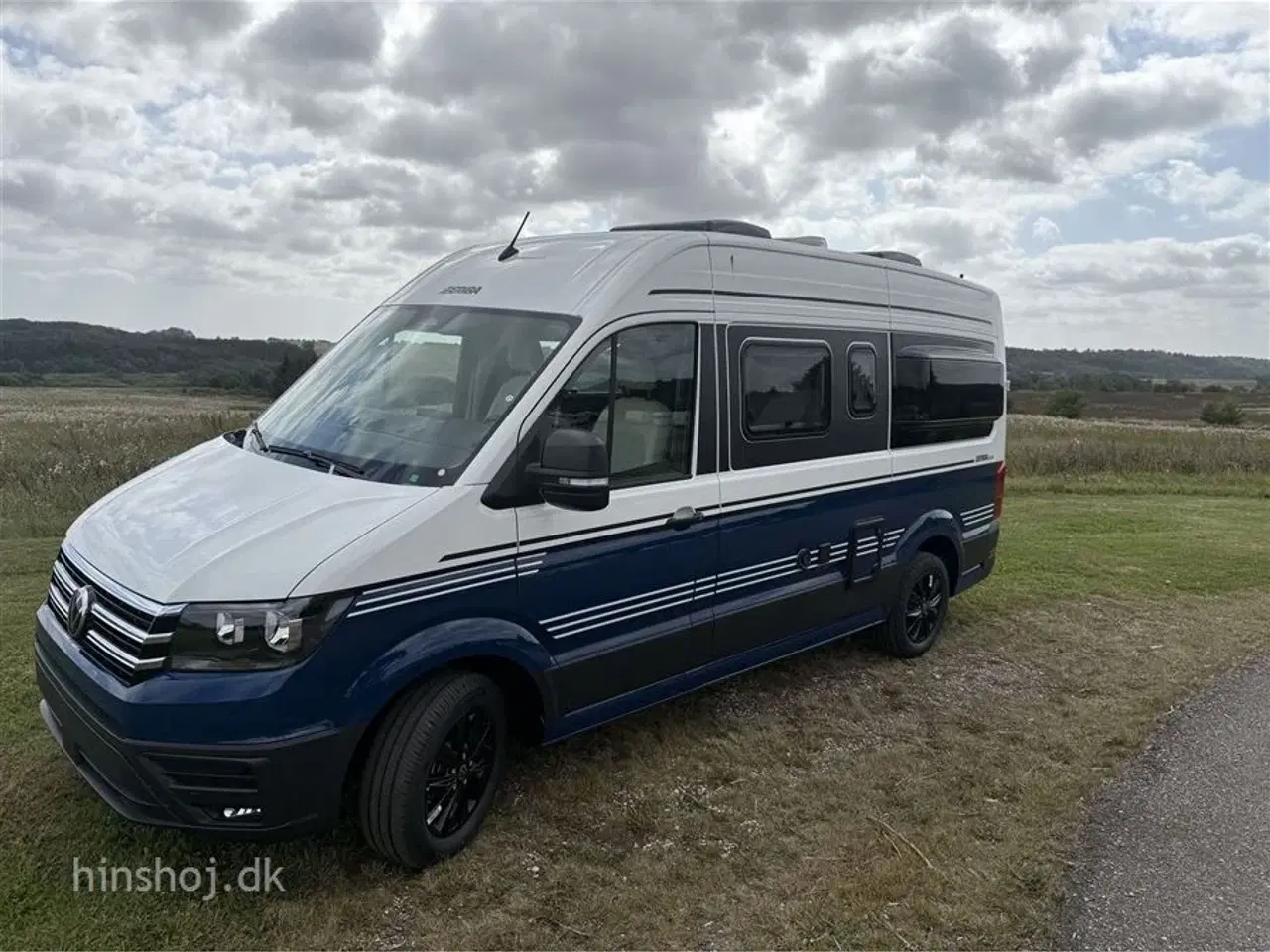 Billede 26 - 2025 - Eriba Car 600 Deep Ocean Blue Aut Eksklusiv Campervan med automatgear og træk fra Hinshøj Caravan.