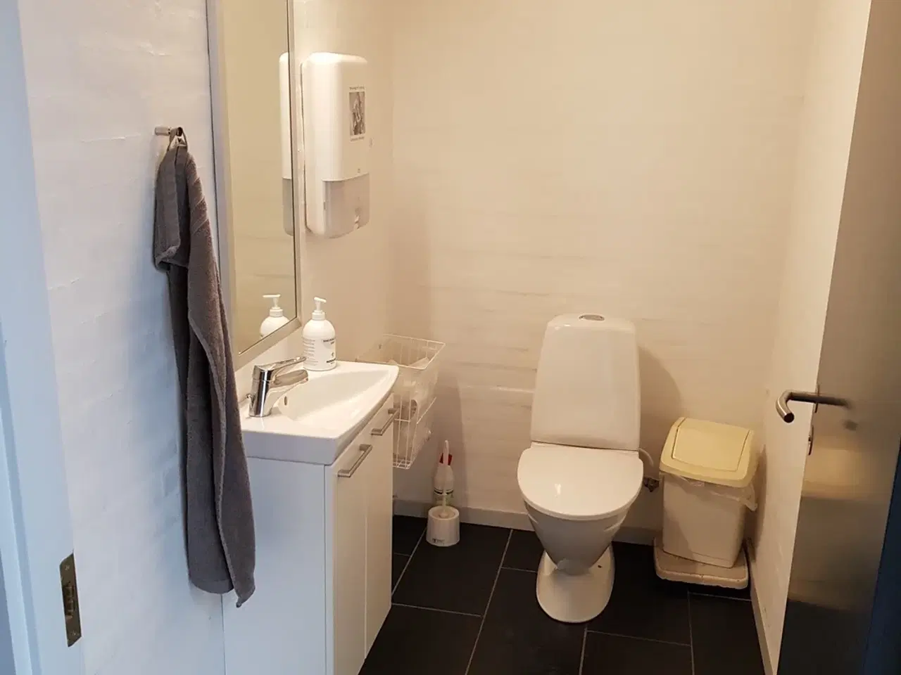 Billede 12 - Lager med kontor