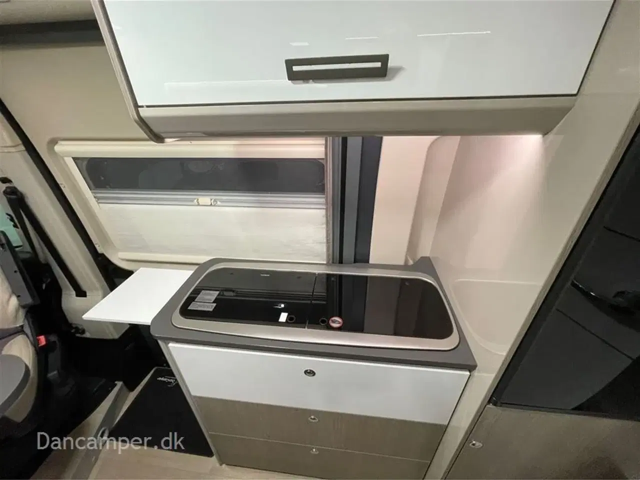 Billede 10 - 2023 - Chausson ROAD LINE V594 VIP MAX   UNDER KLARGØRING! Super spændende, kort van med to dobbeltsenge på tværs i køjesystem. 2,2, L motor , 140 HK, solcelle og markise m.m.