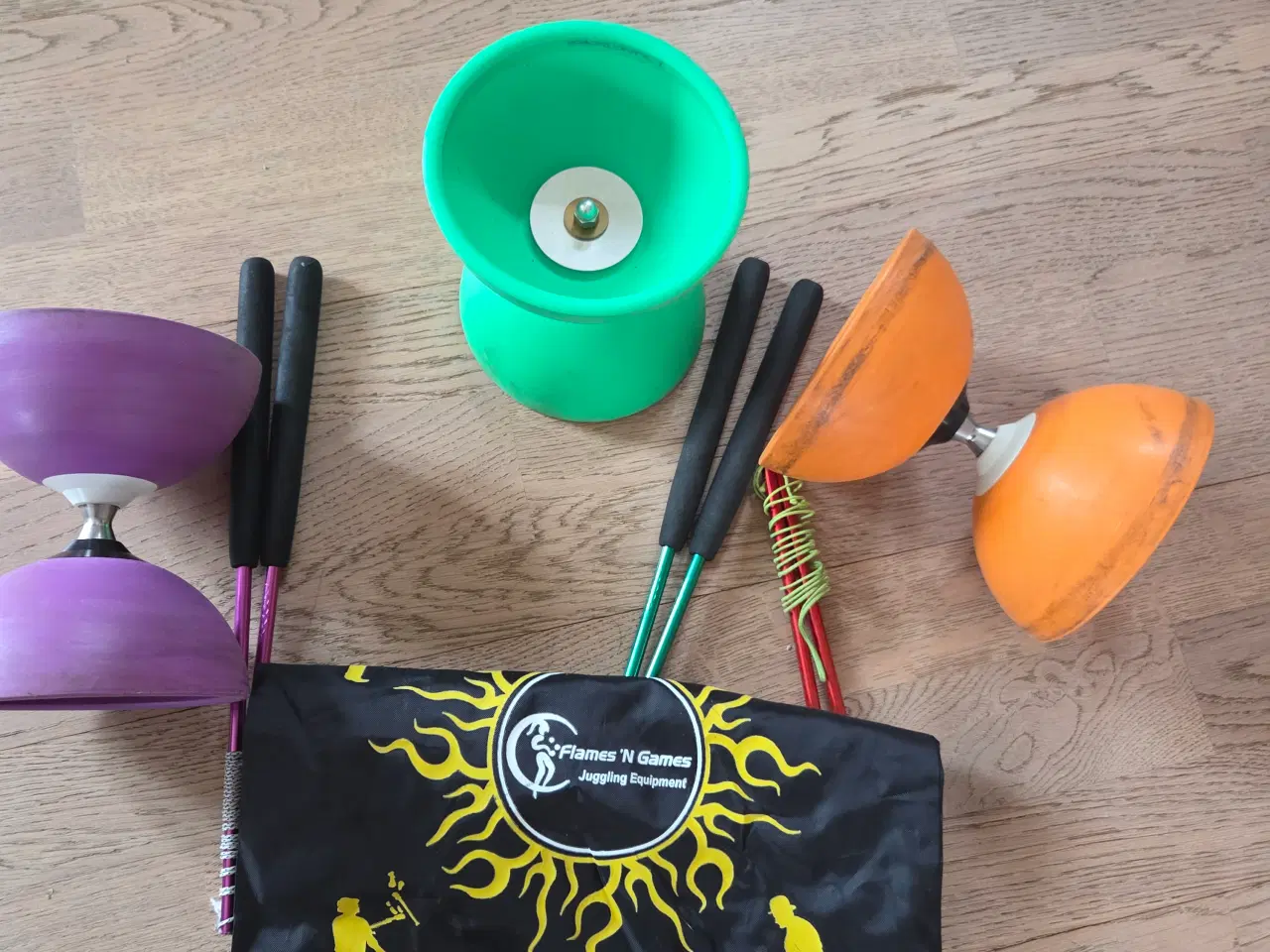 Billede 1 - Diabolo med kugleleje og sticks