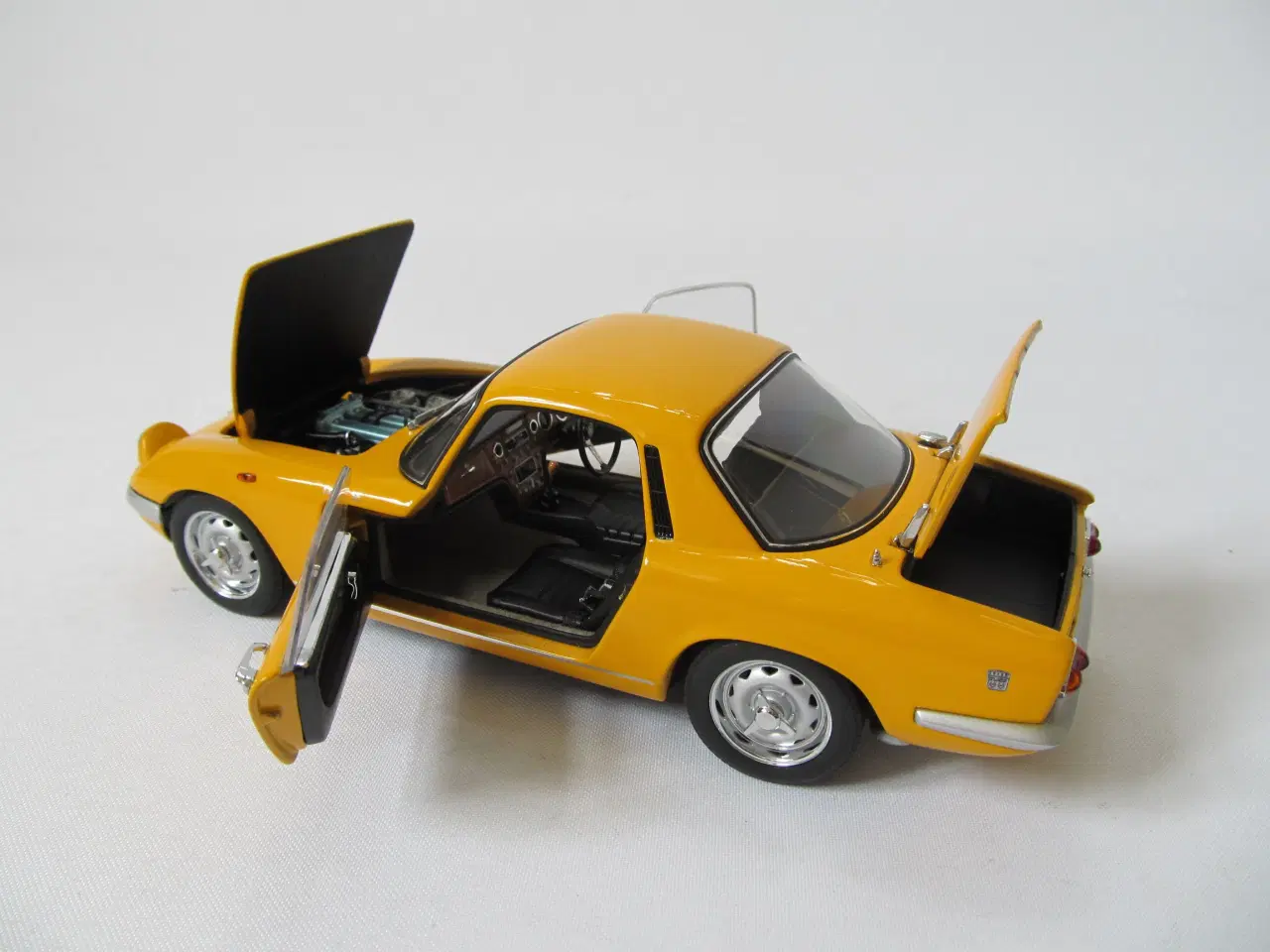 Billede 4 - AUTOart 1962 Lotus Elan Coupe S/E 1:18