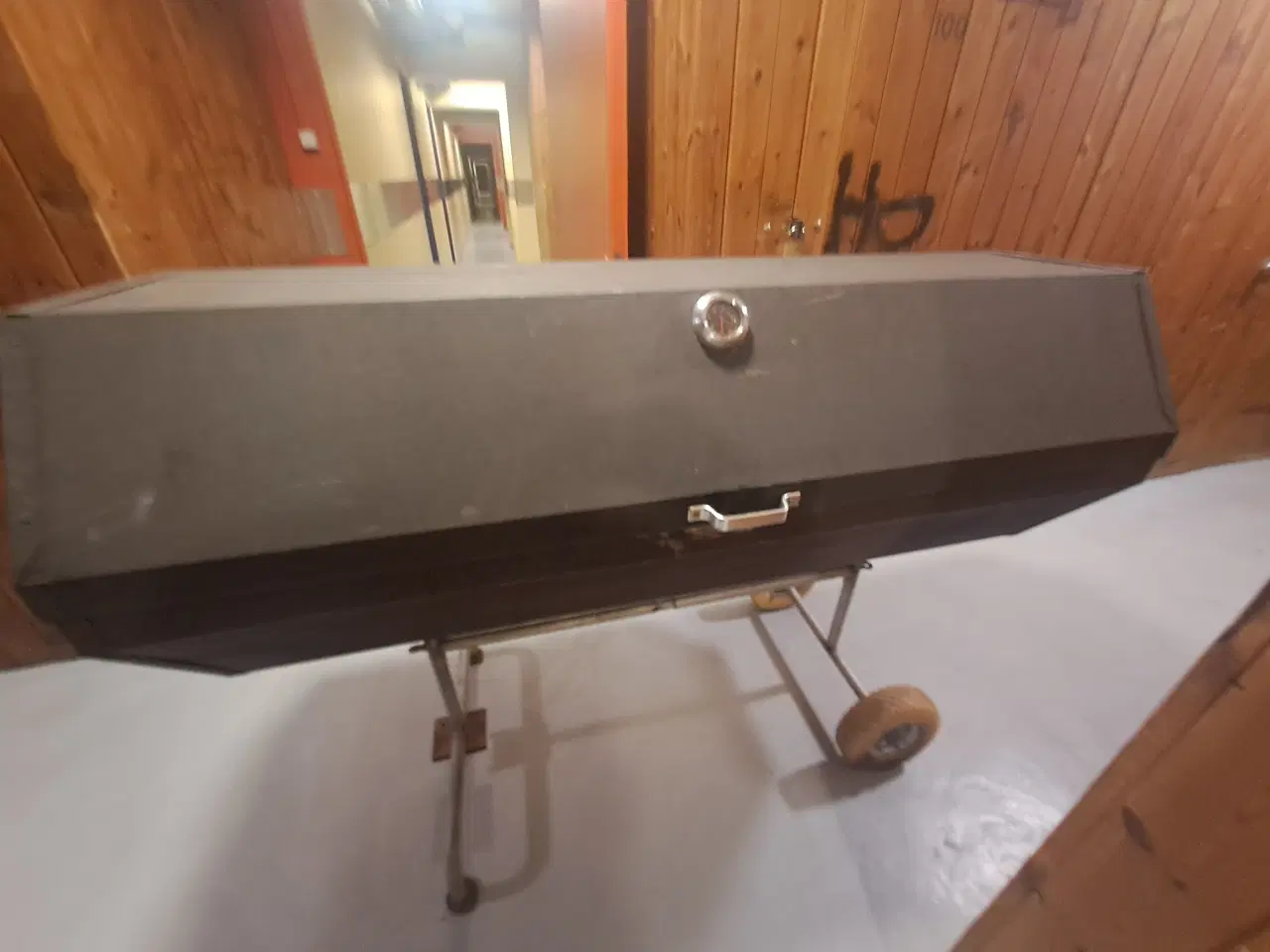 Billede 1 - Pattegris grill, med hjul for nem transport