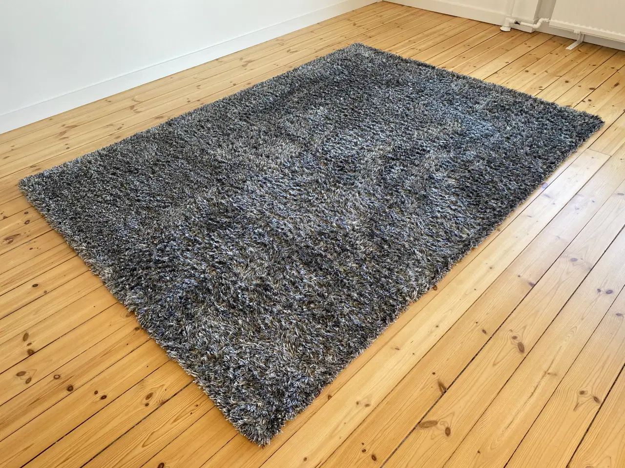 Billede 2 - "Tinsel" ryatæppe i grå – 170 x 240 cm 🌟