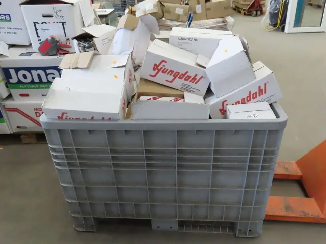 Billede 1 - indhold i Pallekar med diverse byggefuge