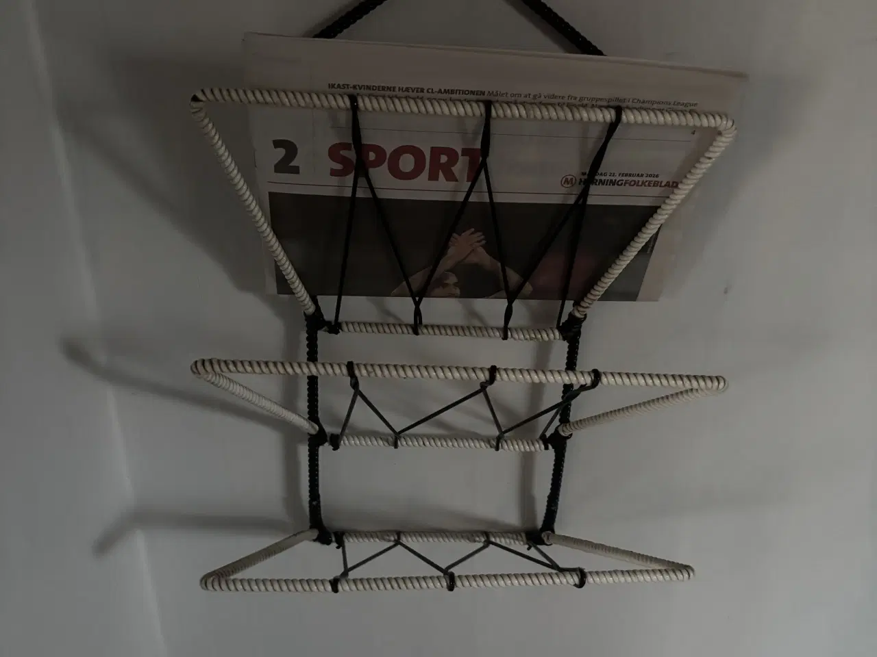 Billede 4 - Retro magasinholder i plast/flet. 