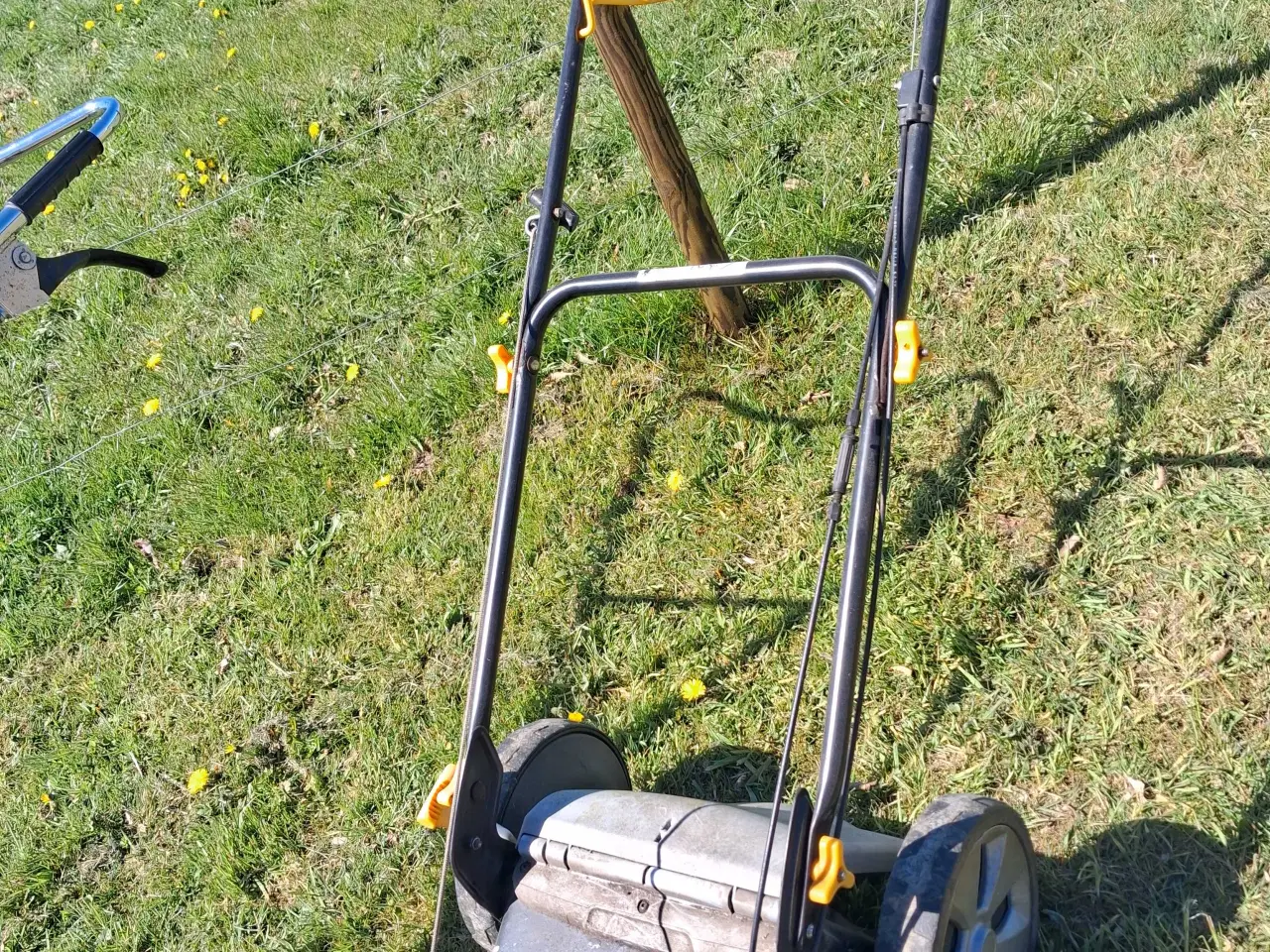 Billede 1 - Plæneklipper selvkørende sælges hjem at snart