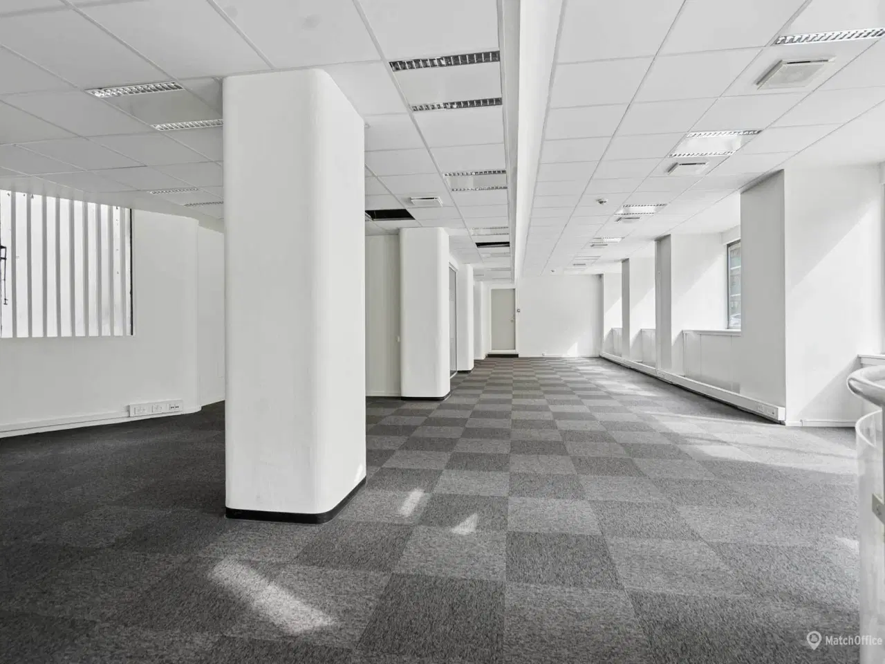 Billede 3 - Butik med god facade eksponering på Nørrebrogade - Eftertragtet hjørnelejemål.