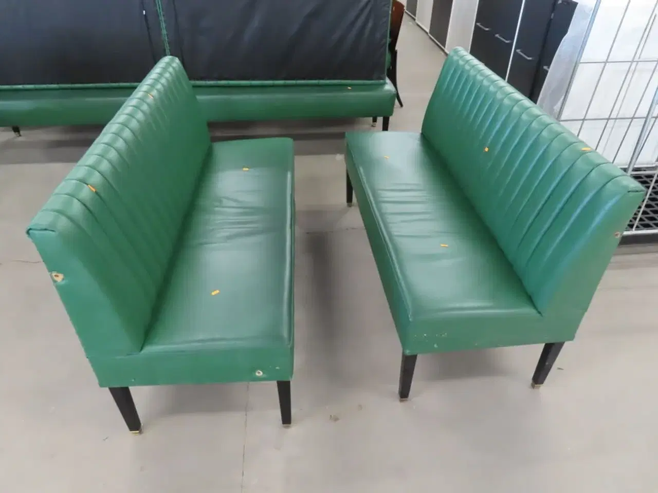 Billede 1 - 2 stk. Spisesofaer i grøn læder