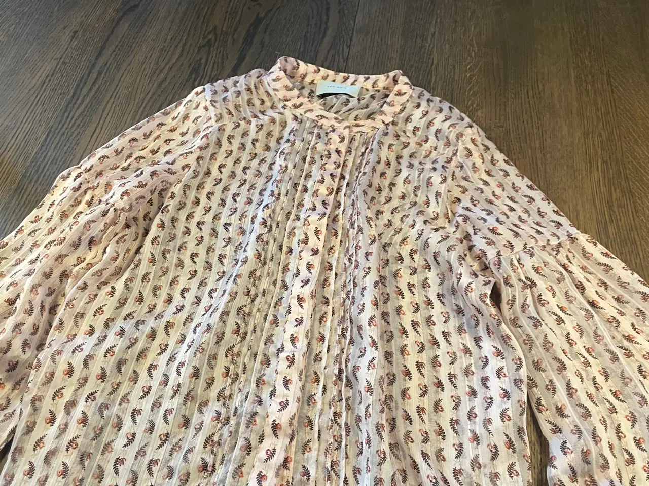 Billede 1 - Elegant Neo Noir skjortebluse.