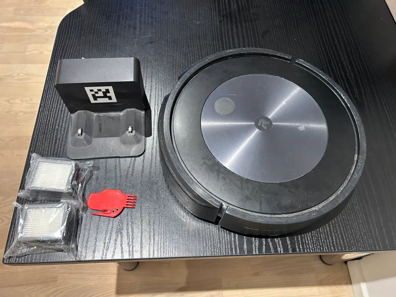 Billede 3 - 🤖 iRobot Roomba J7 – Smart robotstøvsuger med kam