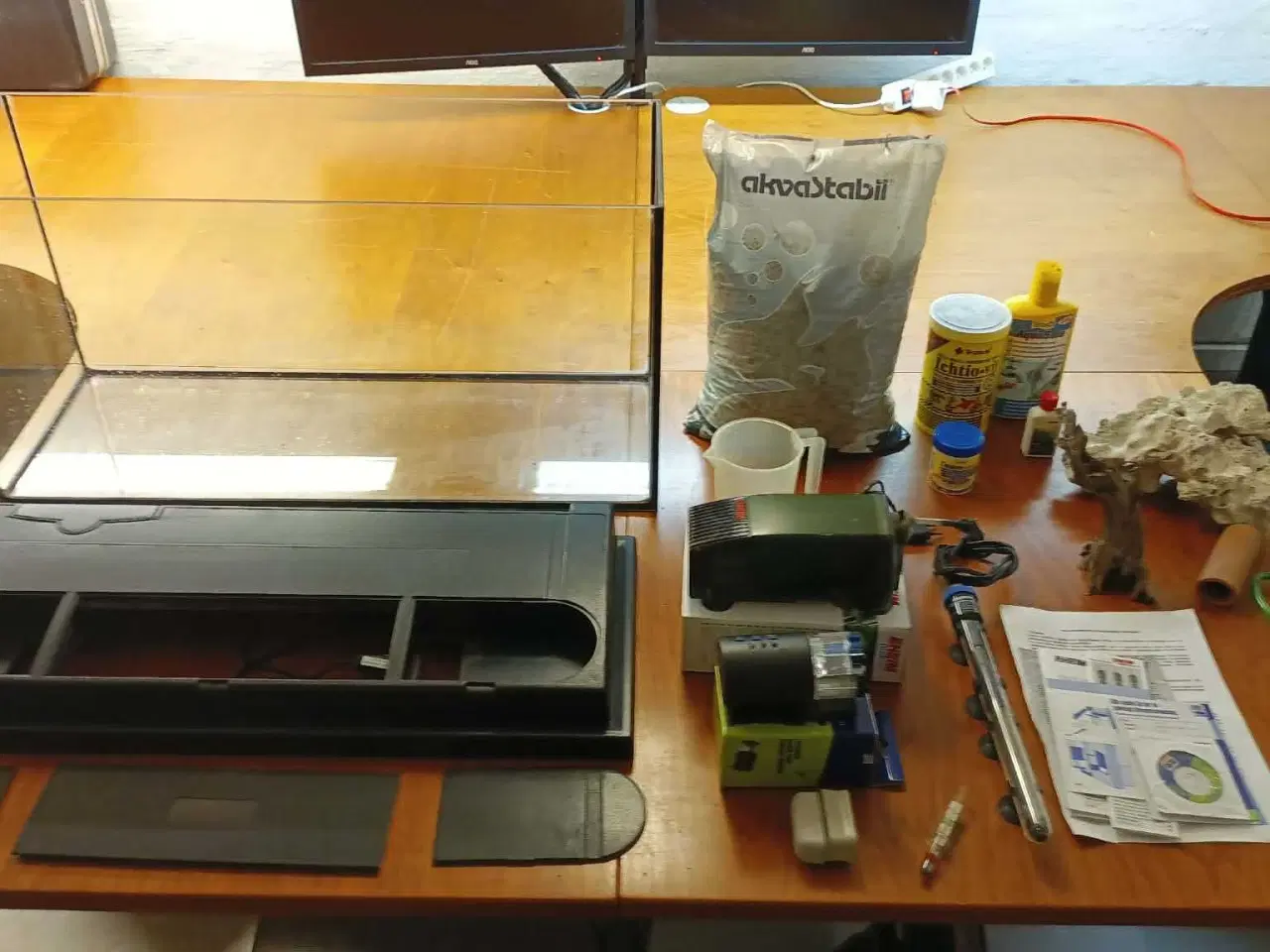 Billede 1 - Juwel 95 L akvarium m tilbehør