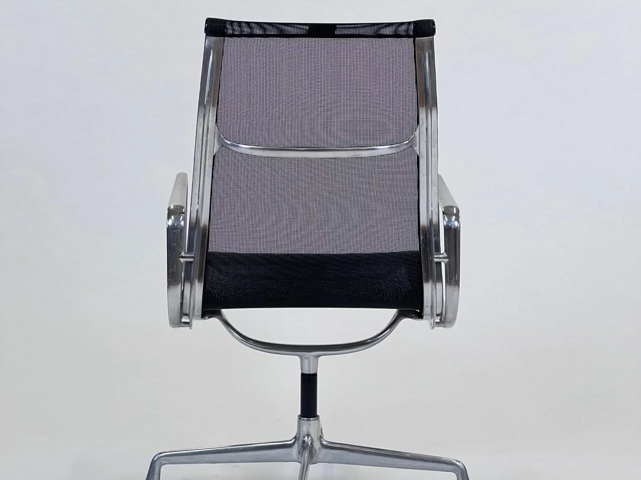 Billede 4 - Charles Eames Ea-112 chair - black mesh