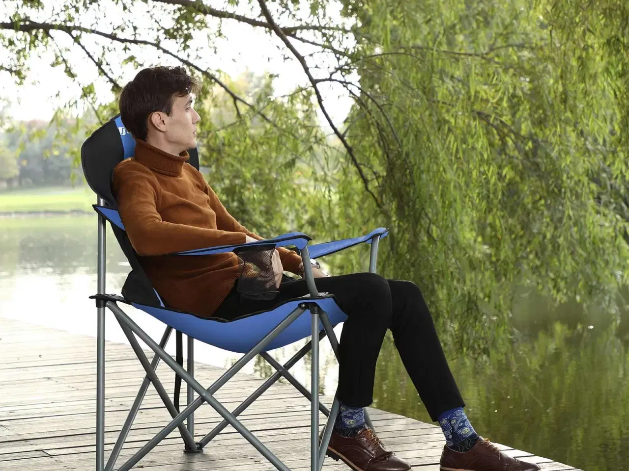 Billede 3 - Sammenklappelig campingstol med blød polstring, kopholder og kraftig konstruktion – blå