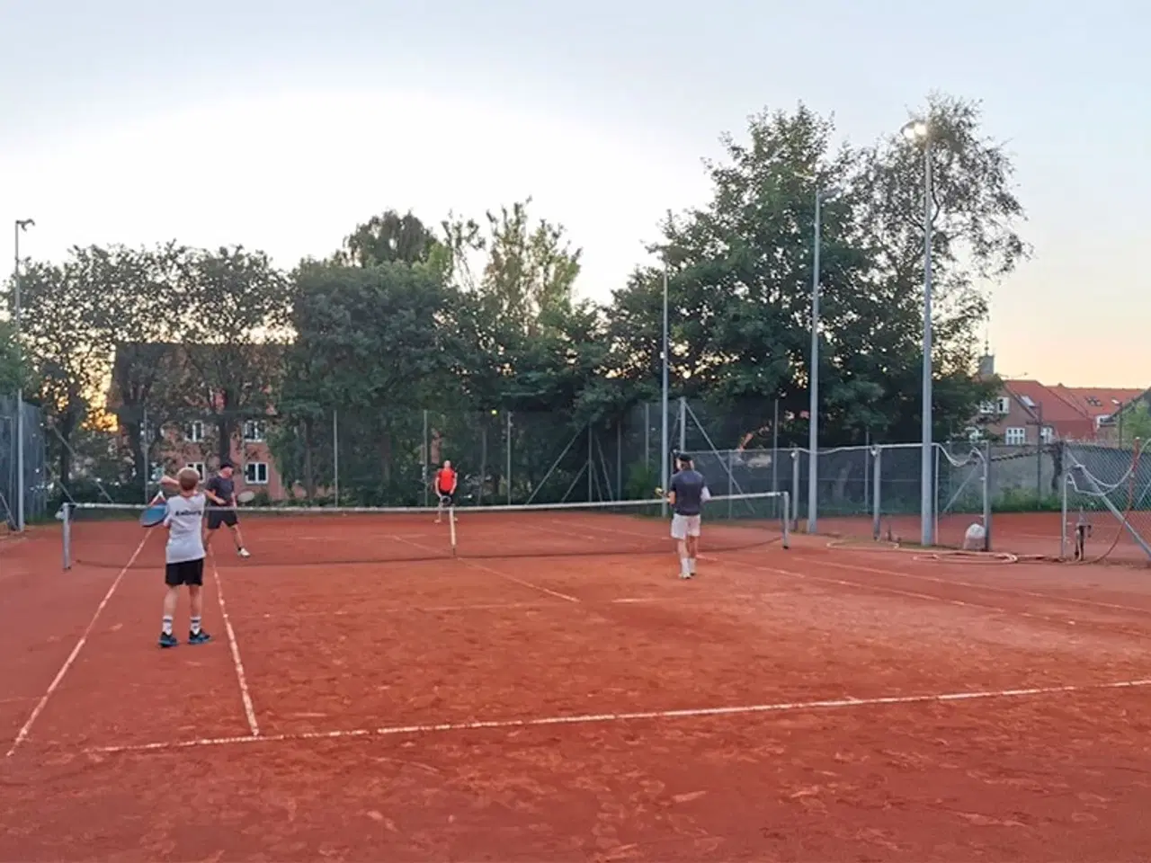 Billede 2 - Tenniskursus for begyndere!! Vejgaard. Øgade.