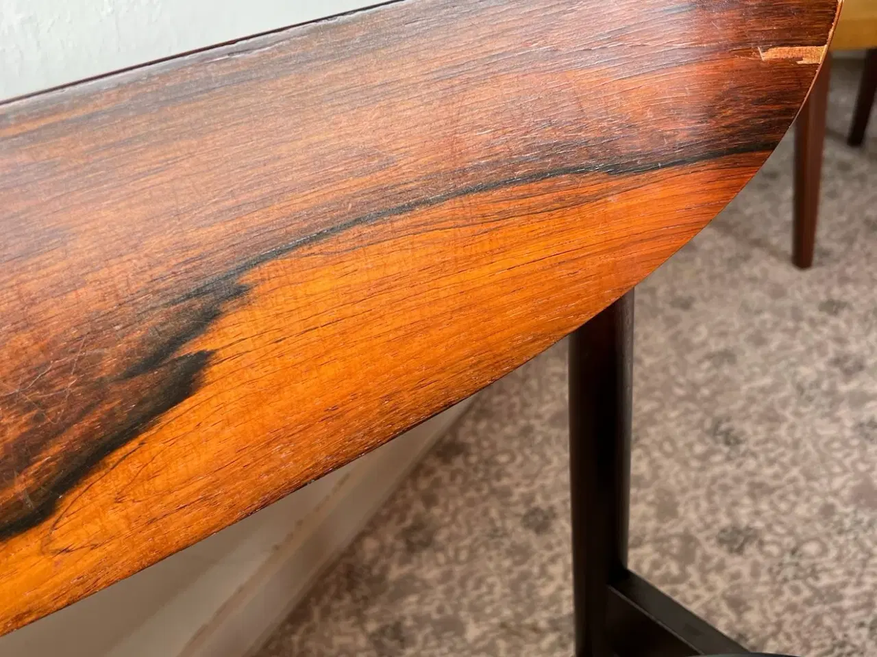 Billede 6 - Palisander spisebord med stole og skænk.