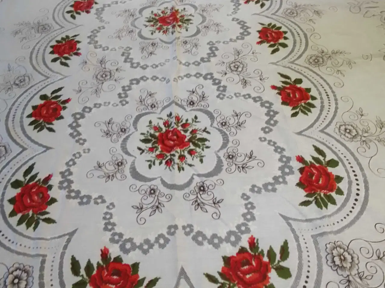 Billede 1 - Yndig stor dug