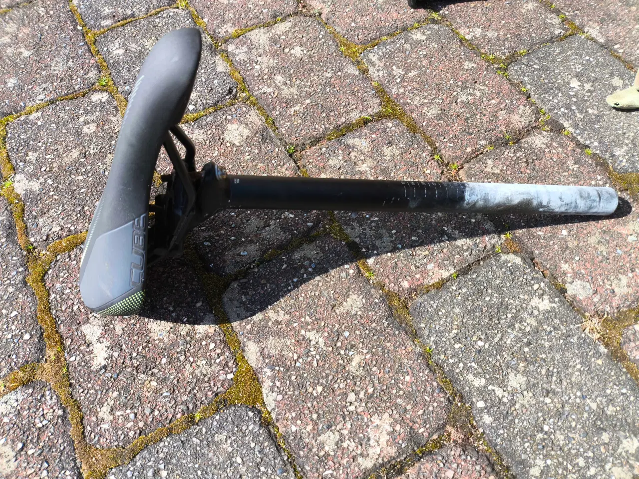 Billede 2 - CUBE Action Team Sadel + Sadelpind