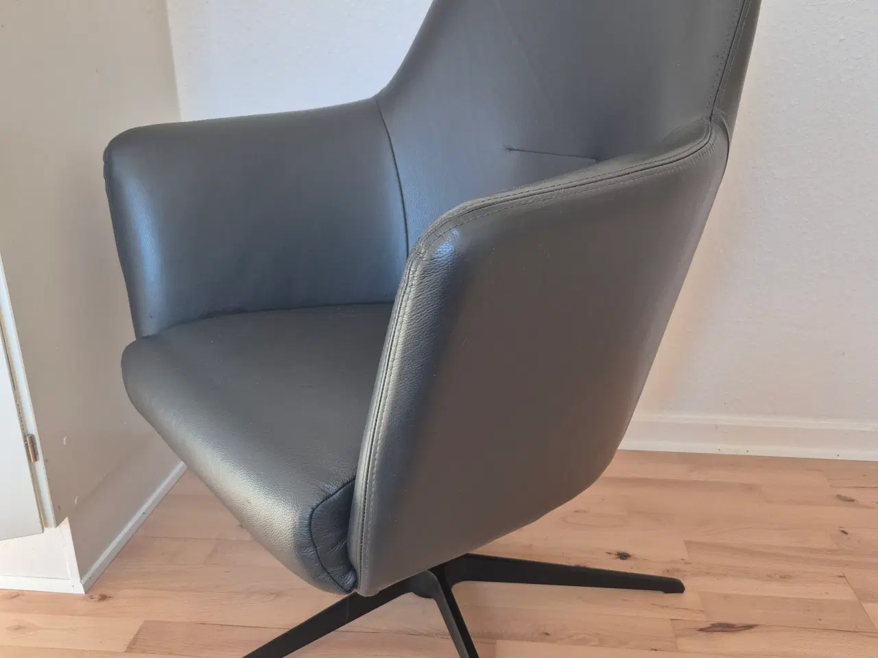 Billede 1 - Læderstol 