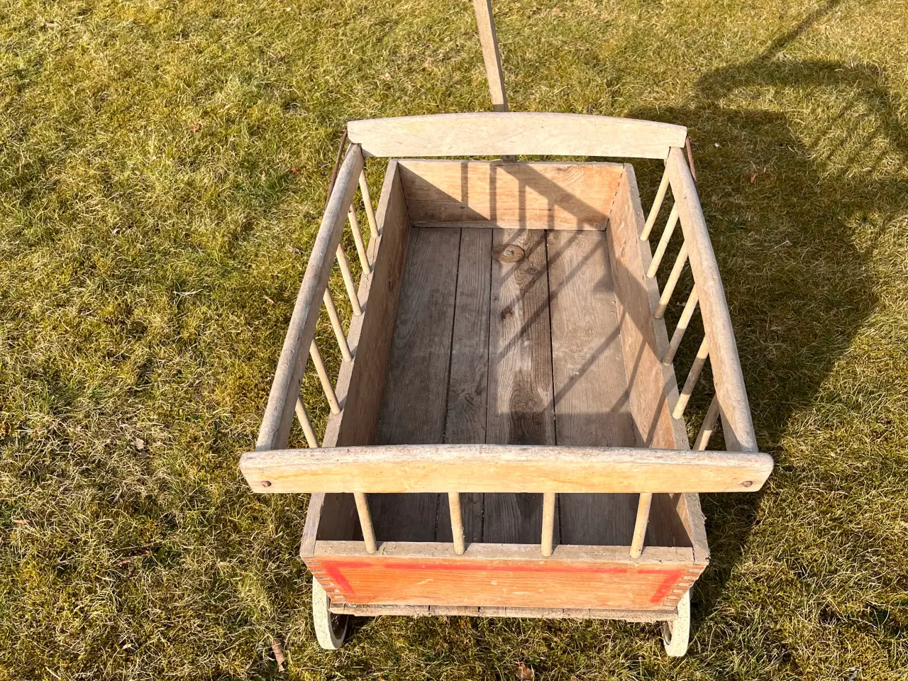 Billede 3 - Træ trækvogn med tremmesider