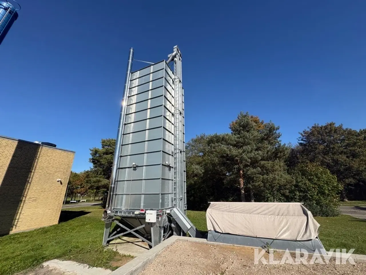 Billede 1 - Udendørssilo BM 300 galvaniseret med fyldebeholder og vægt MU-300